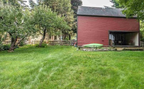 7 Carriage Rd, Amherst NH  03031-2933 exterior