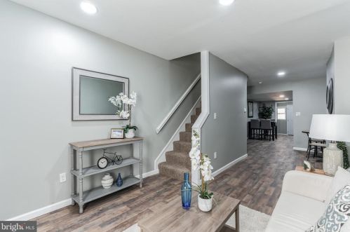 813 Pine St, Wilmington, DE 19801-4222