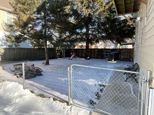 1202 Dakota St, Milwaukee, WI 53207-2237