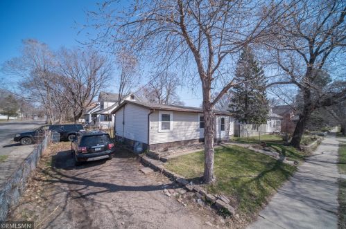 1065 Case Ave, Saint Paul MN 55106-3910 exterior