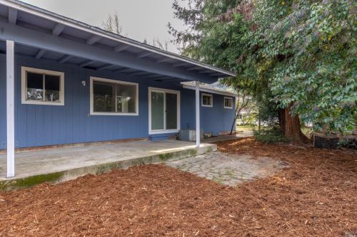 810 Walnut Ave, Ukiah CA  95482-3703 exterior