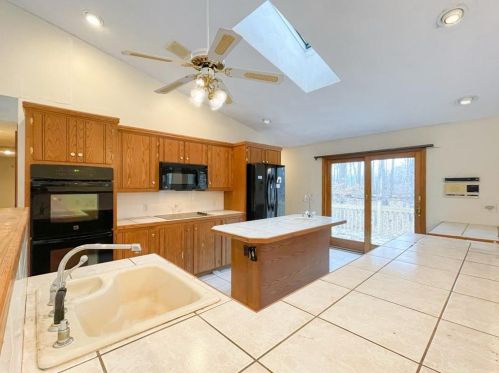 8 Falcon Crest Dr, Providence RI  02919-3100 exterior