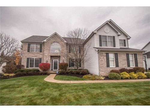 11795 Fox Grv, Cleveland, OH 44149-2892