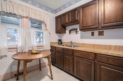 544 8 St, Mishawaka IN 46544-4841 exterior