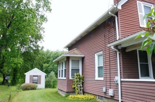 45 Maple Ave, Uncasville, CT 06382-2313