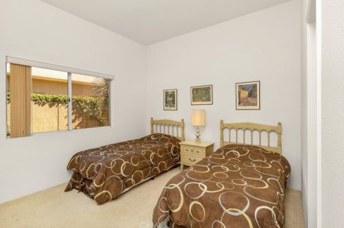 20 Hilton Head Dr, Rancho Mirage CA  92270-1607 exterior