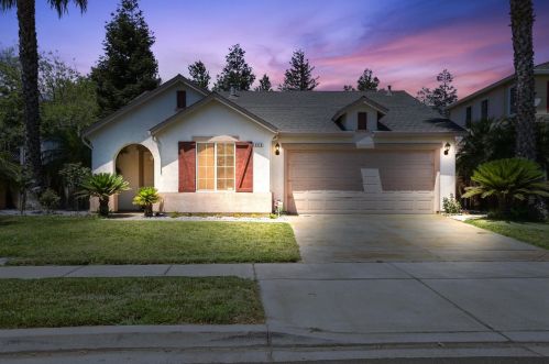 3213 Dewar Ln, Turlock CA  95382-9672 exterior