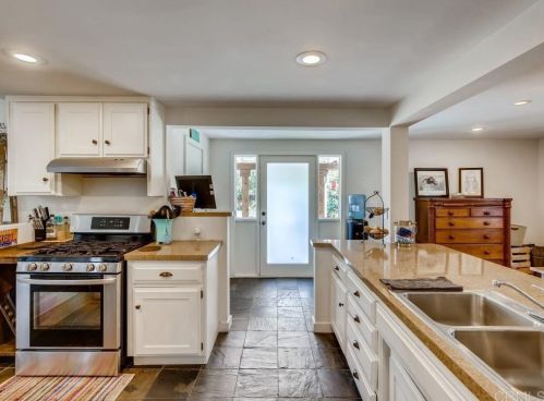 596 Vale Vw Dr, Vista CA  92081-6741 exterior