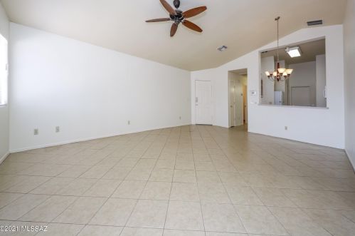 8753 Desert Rainbow Dr, Tucson, AZ 85747-5145