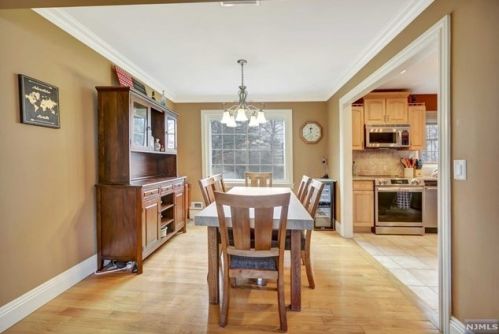 94 Yawpo Ave, Oakland NJ  07436-2718 exterior