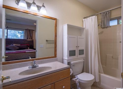 17536 Saticoy St, Van Nuys CA 91406-2333 exterior