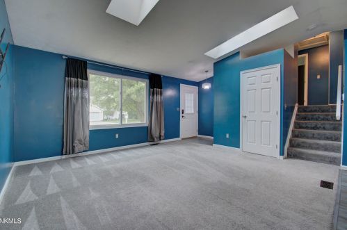 180 Meadow Creek Dr, Florence KY  41042-9471 exterior