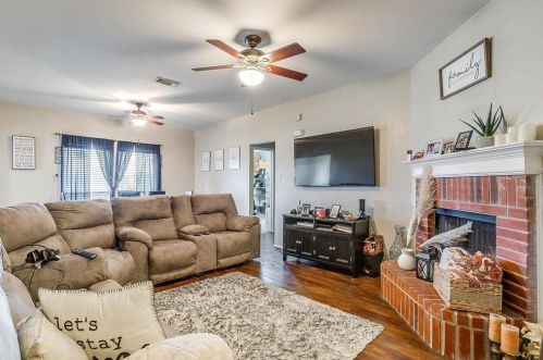 4561 Wheatland Dr, Fort Worth TX  76179-5082 exterior