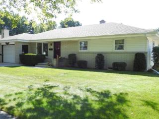 2201 Richmond Ave, Manitowoc, WI 54220-1756