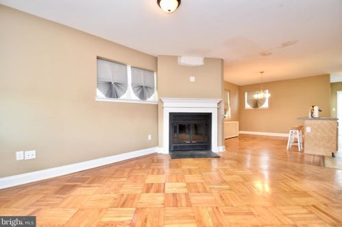 33 38th St, Wilmington, DE 19802-2323