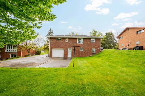 311 Smallwood Dr, Moon Twp, PA 15108-2624