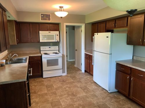 1415 Fiesta Ln, Thiensville, WI 53092-5725
