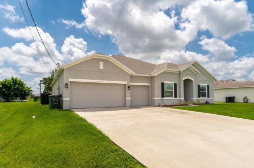 3141 Letchworth St, Fort Pierce, FL 34953-4563