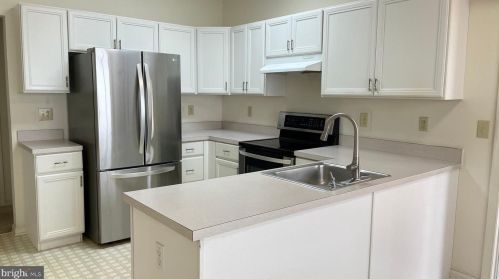 6 Country Ln, Columbus, NJ 08022-1122