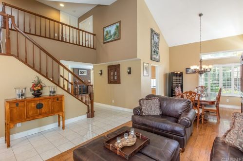 28042 Parkridge Ln, Santa Clarita, CA 91387-4265