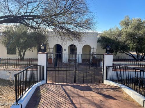 409 Hopkins St, Nogales, AZ 85648-3301