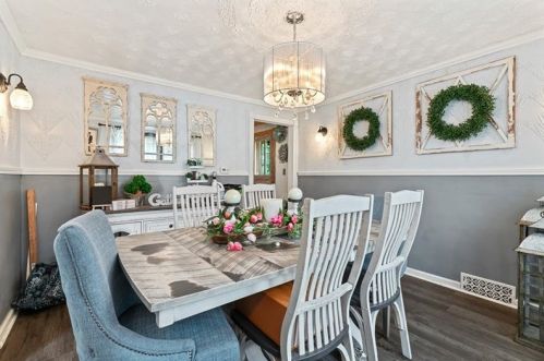 5105 White Oak Dr, Verona PA  15147-1809 exterior
