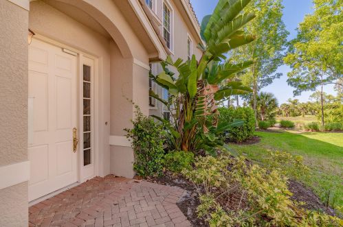 9150 Cherry Oaks Ln, Naples, FL 34114-0859