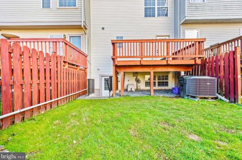 211 Frazer Dr, Purcellville VA  20132-5807 exterior
