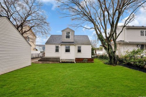 19 Revere Ave, Bethpage NY  11714-3115 exterior