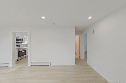 27 Hawthorne Dr, Norwalk CT  06851-4113 exterior