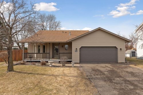7135 41st St, Saint Paul, MN 55128-2601