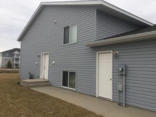 1808 41st Ave, Moorhead MN  56560-7430 exterior