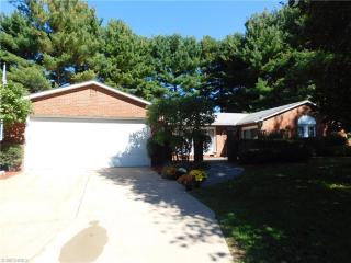 8931 Lost Trail Ave, Canton, OH 44721-1412