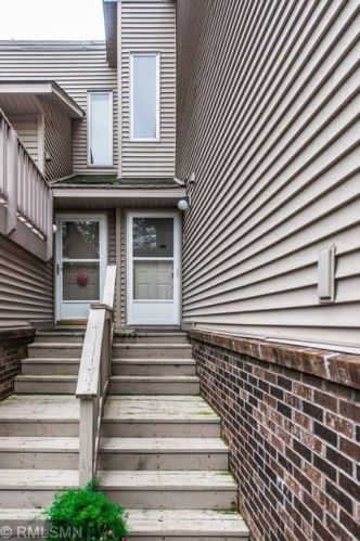 678 Dorland Rd, Saint Paul, MN 55119-5572