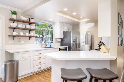 29846 Pinecone Pl, Santa Clarita, CA 91384-3570