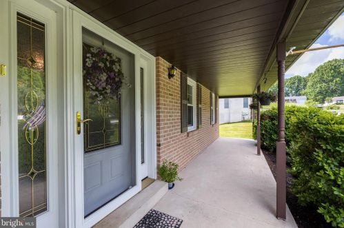 42 Williams Way, Downingtown, PA 19335-2131