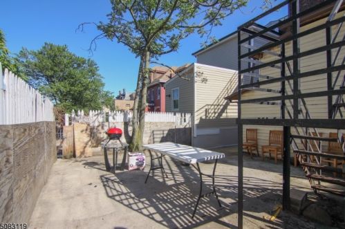 103 3rd Ave, Newark NJ  07104-2708 exterior