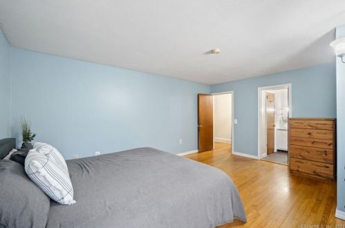 11 Palmer Dr, Gales Ferry CT  06335-1529 exterior