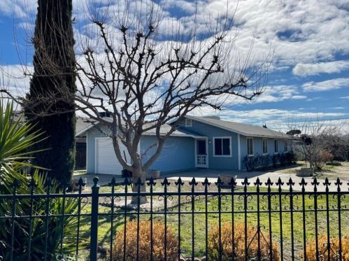 400 Stanislaus St, Avenal, CA 93204-1354
