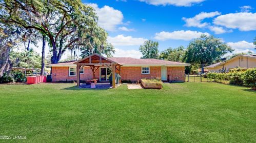 3005 Dogwood St, Beaufort SC  29906-6829 exterior