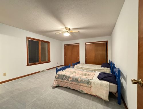 1 Cedar Pt, Newport KY  41076-1743 exterior