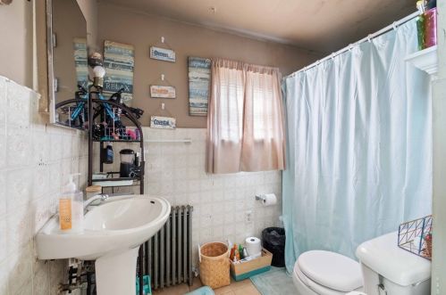 4001 Ctr Ave, Whitaker PA 15120-3417 exterior