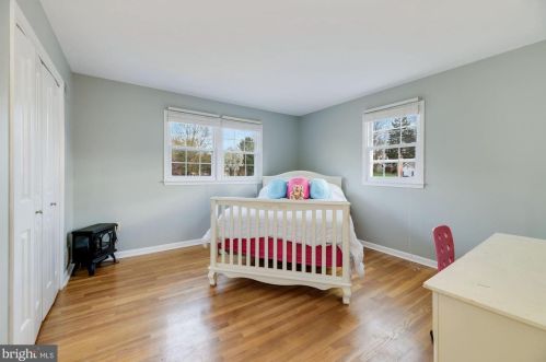 6820 Spur Rd, Springfield VA 22152-2638 exterior