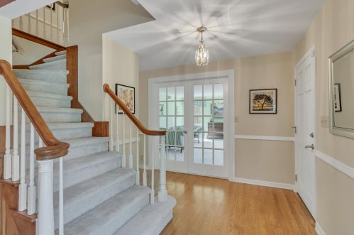3306 Burgundy Ct, Thiensville, WI 53092-5202