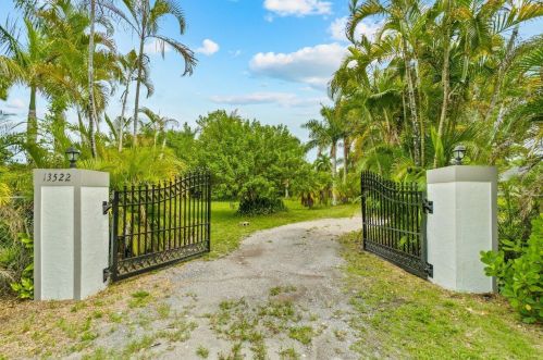13522 Orange Blvd, West Palm Beach, FL 33412-2160