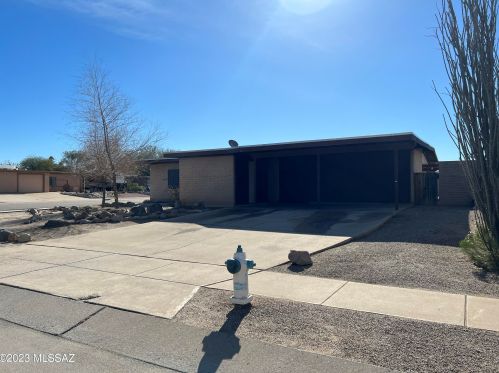 3633 Starburst Dr, Tucson, AZ 85741-2745