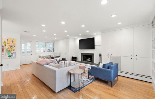 1421 Sugartown Rd, Berwyn PA  19312-1820 exterior