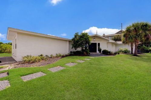 10213 Stewart Rd, Galveston, TX 77554-9283