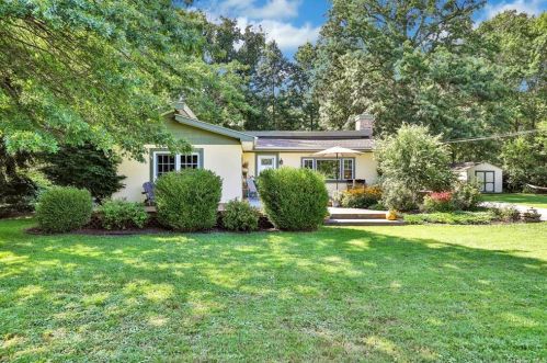 14 Dolfinger Pl, Fishkill NY  12524-2816 exterior