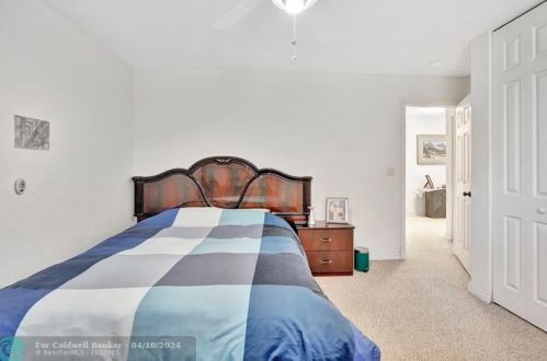 5098 168 Ave, Hollywood FL  33027-4913 exterior